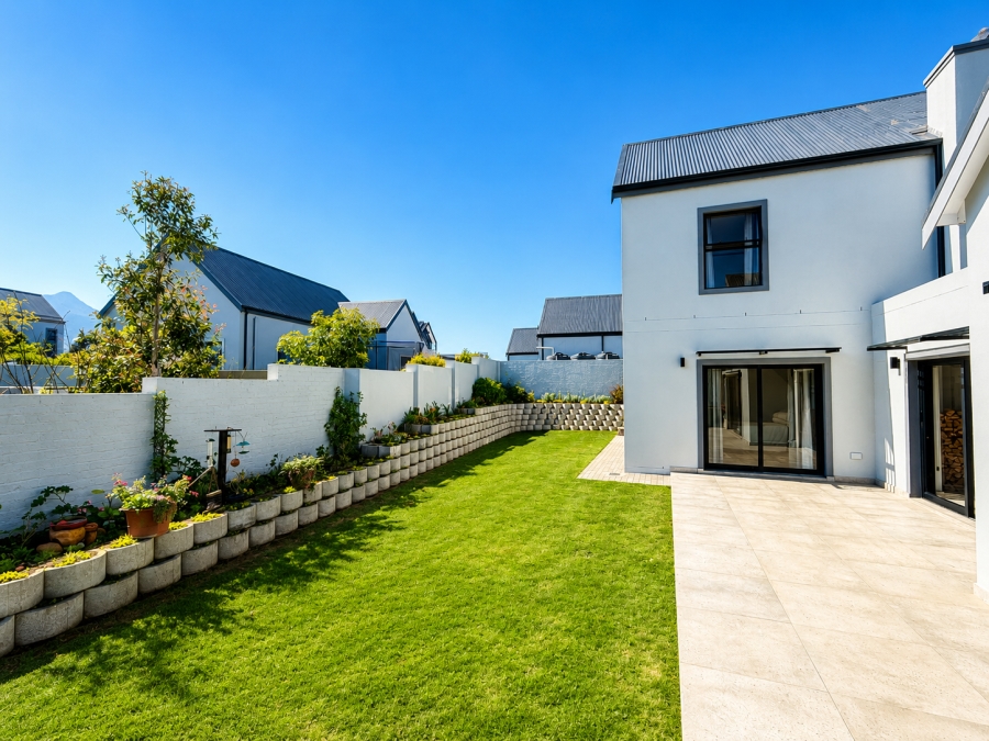 4 Bedroom Property for Sale in Kingswood Golf Estate Western Cape